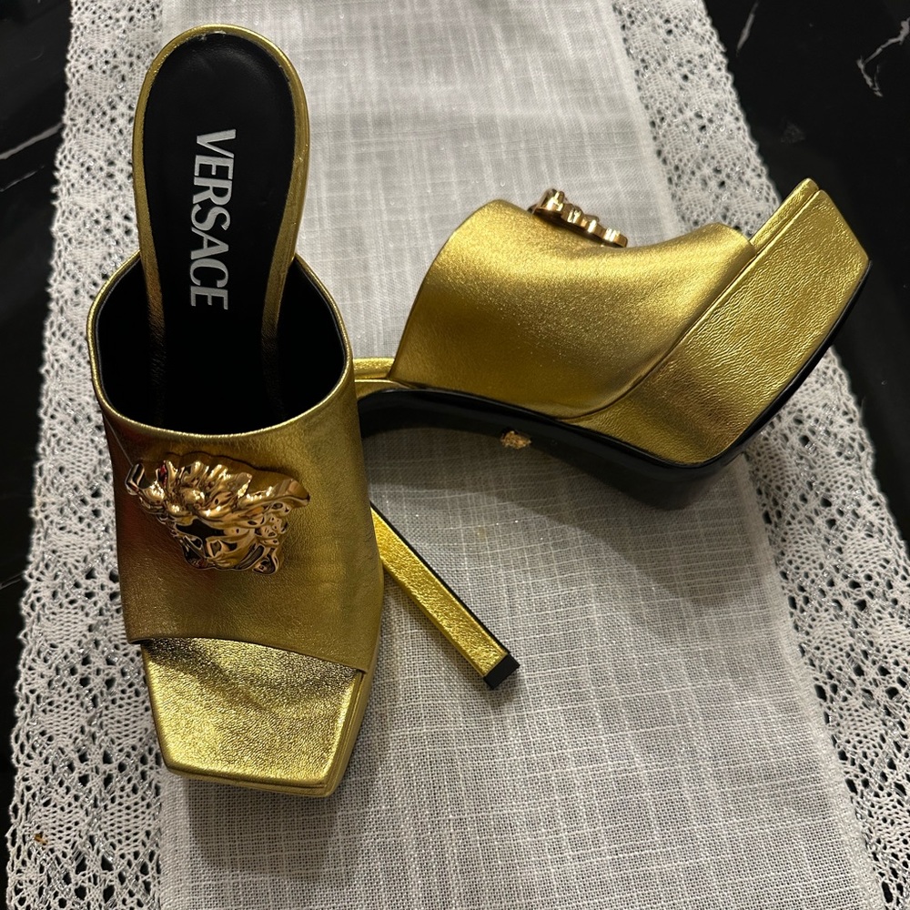 Versace Women La Medusa Leather Platform Heels